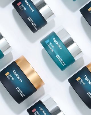 Máte rádi značku Algotherm? Tak to si nenechte utéct naši letní akci! 💙 K séru a krému vám do balíčku přibalíme 2 čisticí...